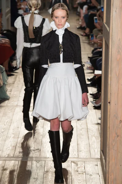 Look 17